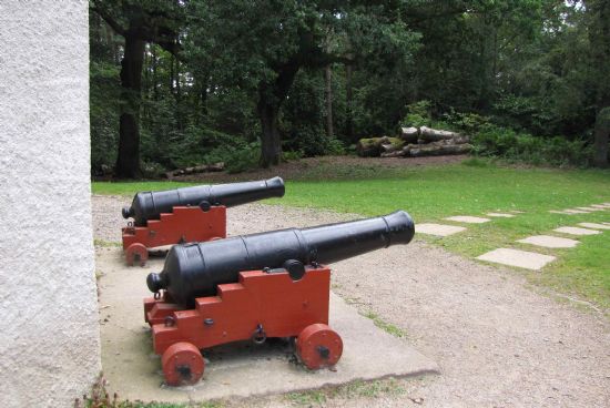 Cannons at Nelson's Tower Cannons at Nelson's Tower
